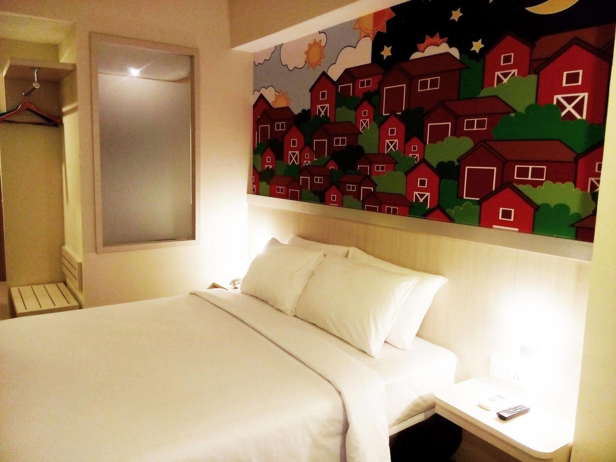 Nite And Day Batam Jodoh Square Hotel Exterior photo