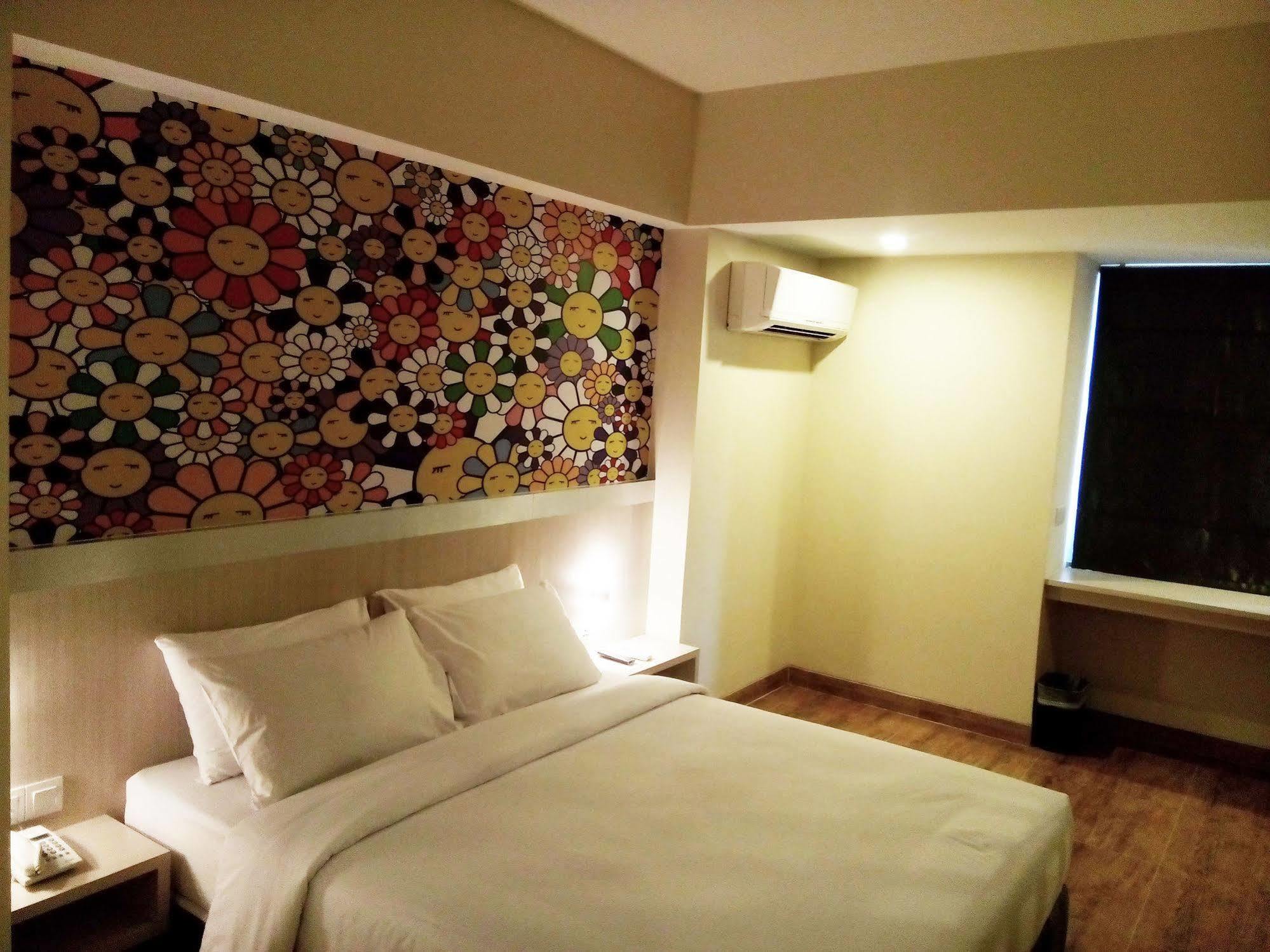 Nite And Day Batam Jodoh Square Hotel Exterior photo
